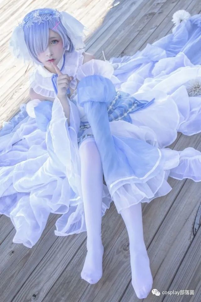 cos白丝蕾姆丽江边的一道亮丽风景