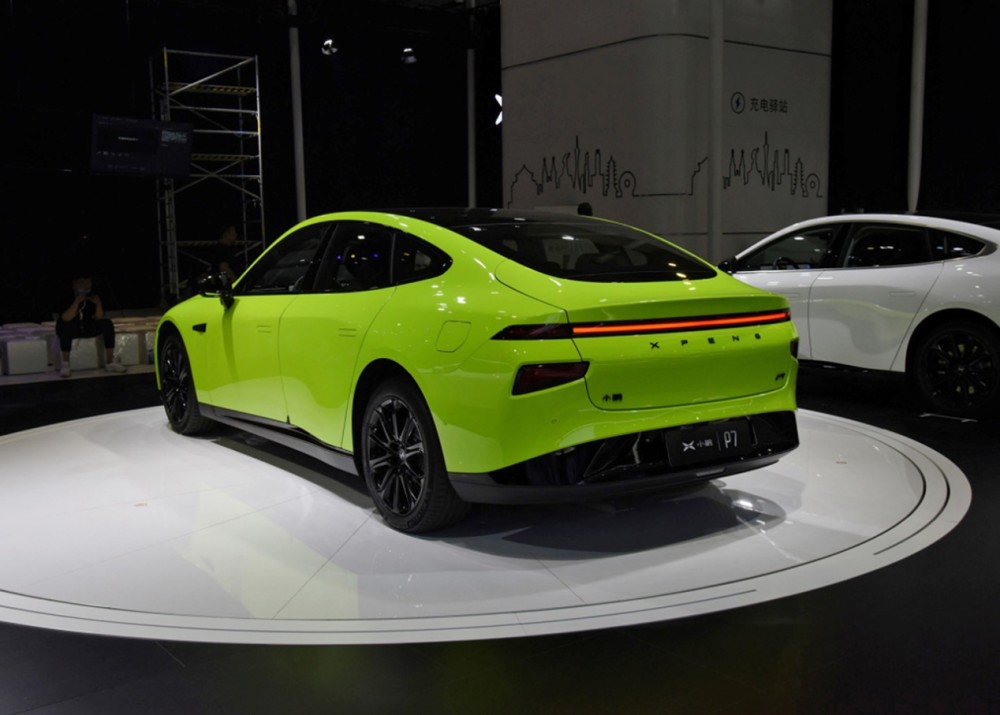 小鹏汽车p7鹏翼版颜值和实力更上一楼超长续航智能轿跑