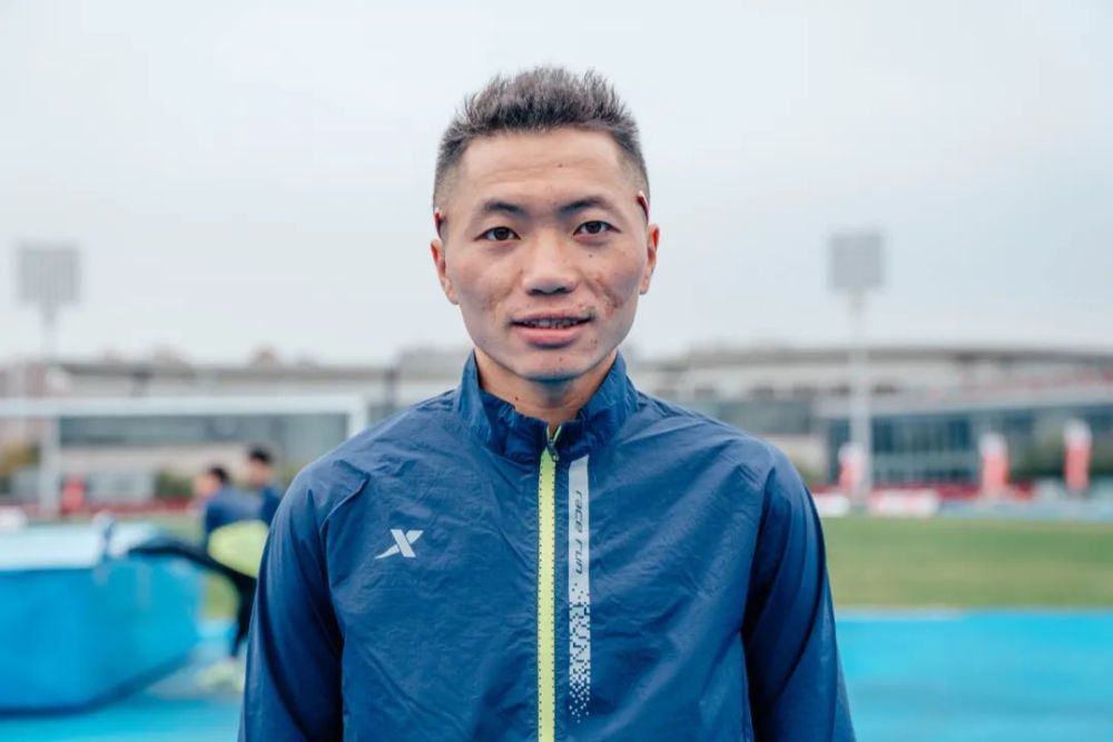 中国马拉松精英排名赛,贵州一哥岑万江夺冠!_腾讯新闻