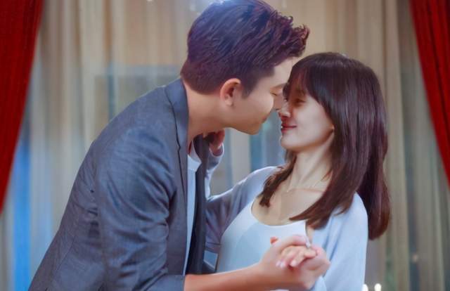 王子文对贾乃亮余情未了一眼神引发恋情争议本尊回应想多了