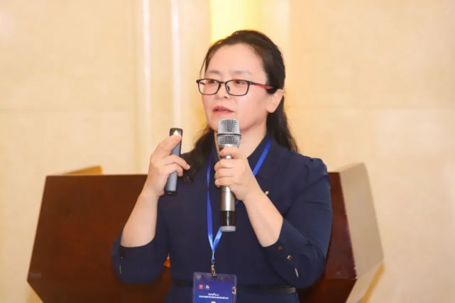 王文娟山西省临汾市第二中学校长王文娟表示,临汾二中提出并践行"生命