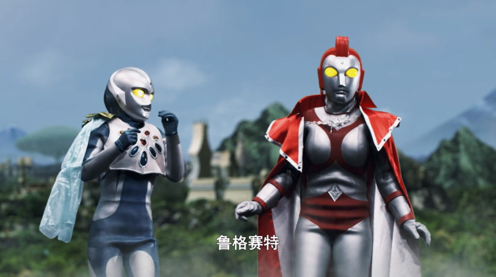 首先我们来看一下三个美女奥特曼,这三个就是女王,女仆和公主.