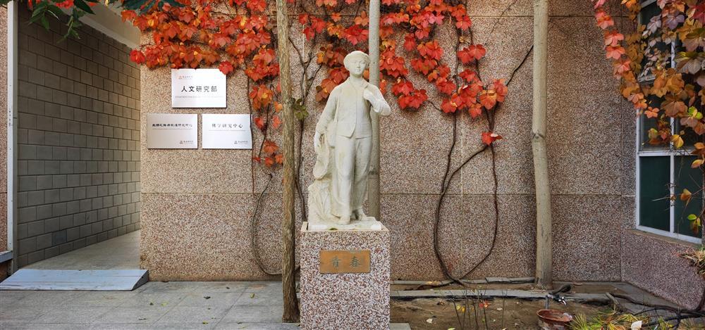我在敦煌修文物:在莫高窟里临摹雕塑是怎样的体验?_腾讯新闻