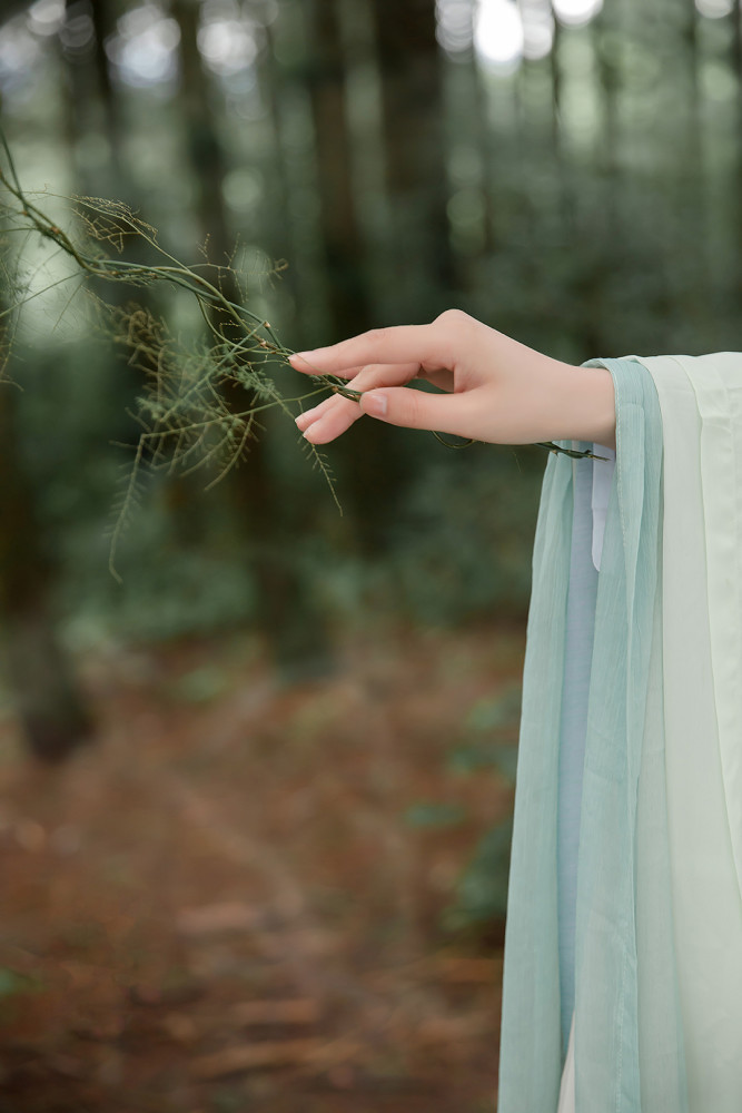 你听说过森系汉服吗这样拍古风照宛如山间精灵