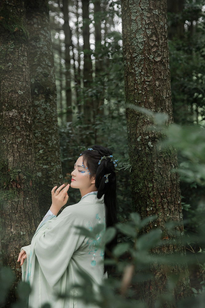 你听说过森系汉服吗?这样拍古风照,宛如山间精灵_腾讯新闻