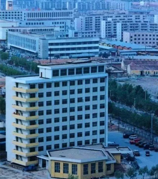 下面的这组老照片拍摄的是1980年代的大庆,这些老照片记录了这座美丽"