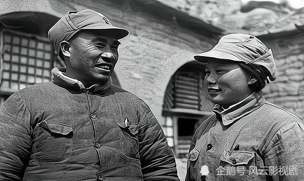 二战后红军政委救下一女孩,得知她的身份后,立刻以贵宾之礼款待