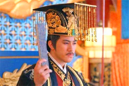 皇帝担心他造反 故意送他2个梨 让他分给900人吃 事后皇帝服了 张公艺 唐高宗 唐朝