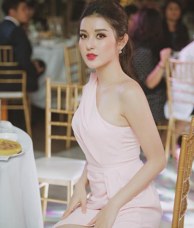 越南第一美人走红网络奢华礼服穿个不停日常还晒私人飞机炫富
