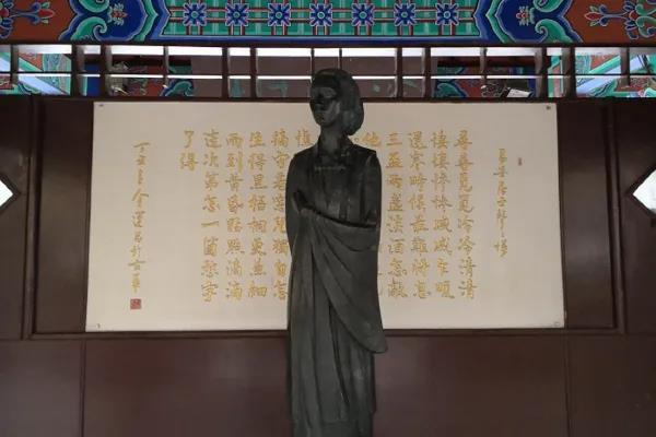 本次要云游的李清照故居位于济南的百脉泉公园,其中的清照词园依据