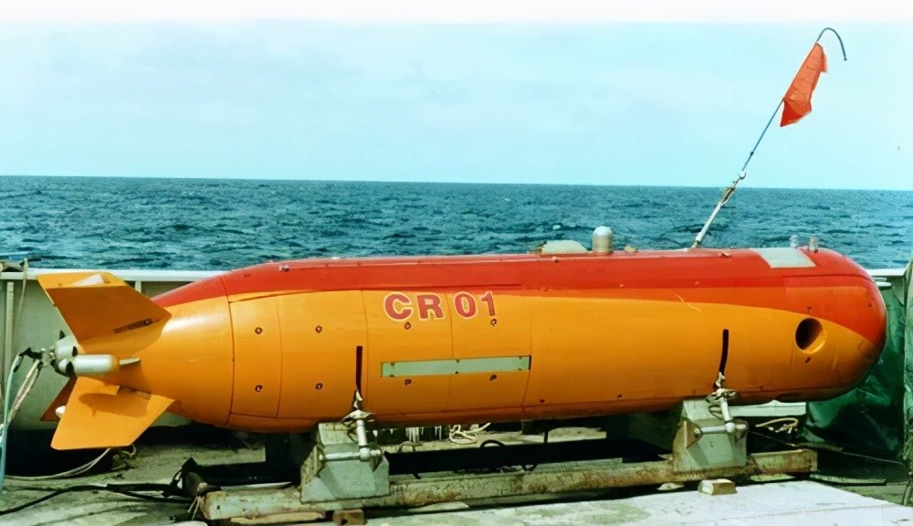 1986年,中国第一艘载人潜水艇7103救生艇研制成功,下潜深度300米,航速