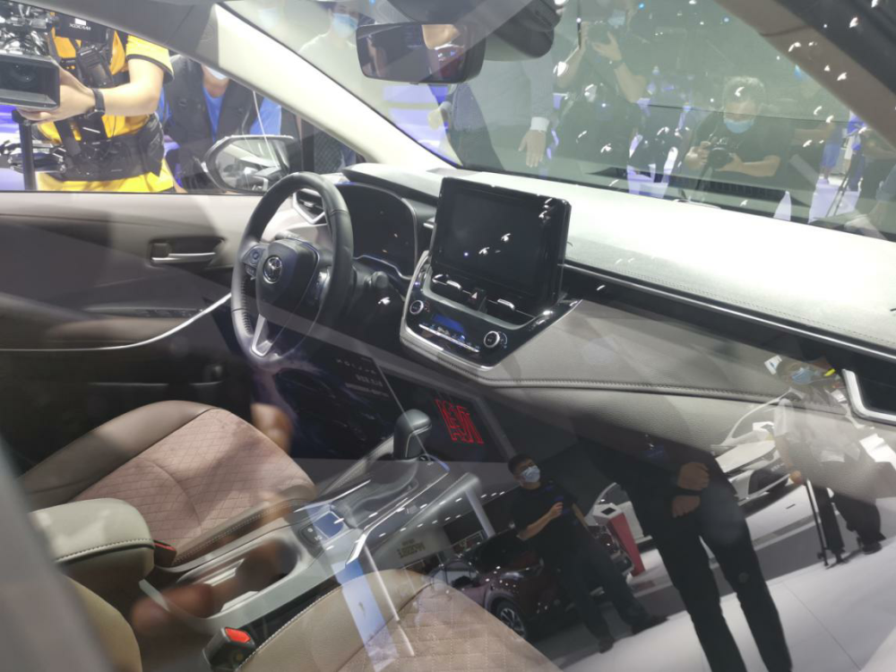 买一台丰田allion,你就同时"拥有"了卡罗拉和亚洲龙!