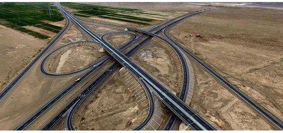 中国 最震撼 的公路 横贯大漠长2450公里 穿越500公里无人区 腾讯网