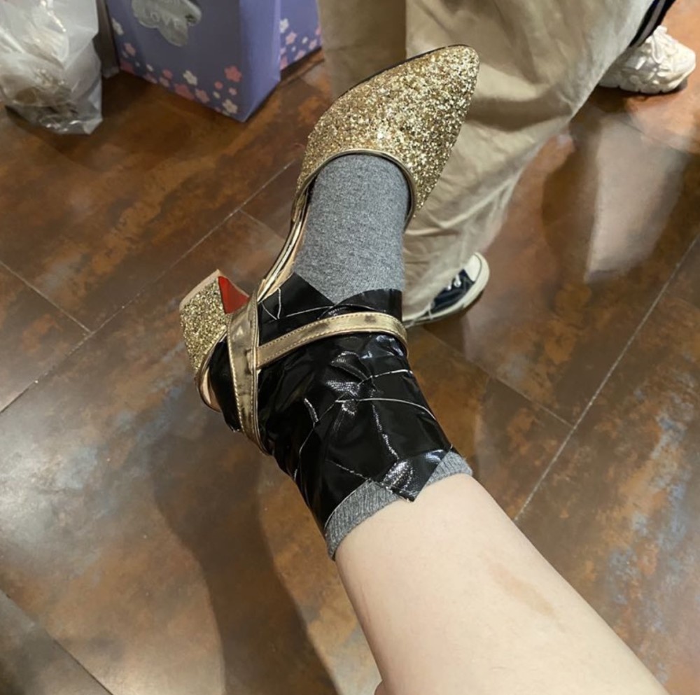 许杨玉琢巡演摔倒扭伤脚,裹上胶布继续跳,戴萌全程安慰超暖心_腾讯