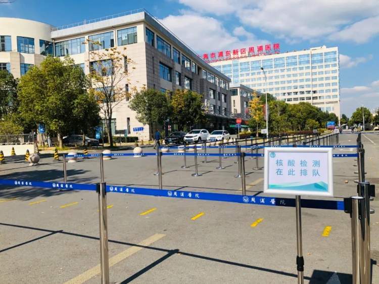 上海125个核酸检测机构最大日检测能力达621万份多家医院增派采样人手