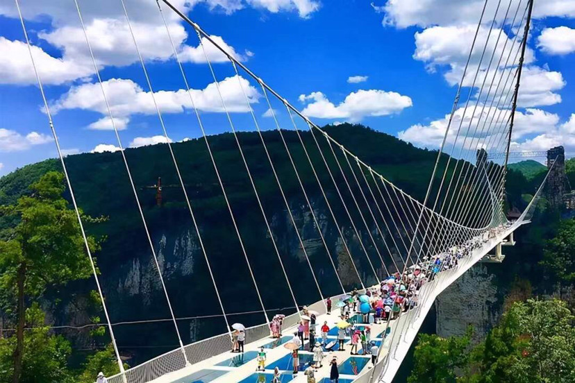 世界最长的玻璃桥全长536米距谷底280米堪称世界奇迹