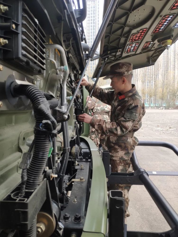 勇闯三关见证武警汽车兵的速度与激情