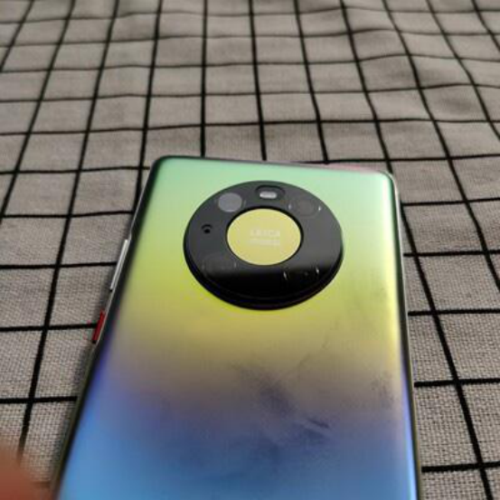 千万别给华为mate40贴镜头膜,贴了只会适得其反