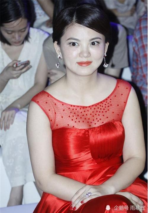 土",刘德华女儿三岁就身价过亿,出门都是坐私人飞机,黄圣依儿子安地喜