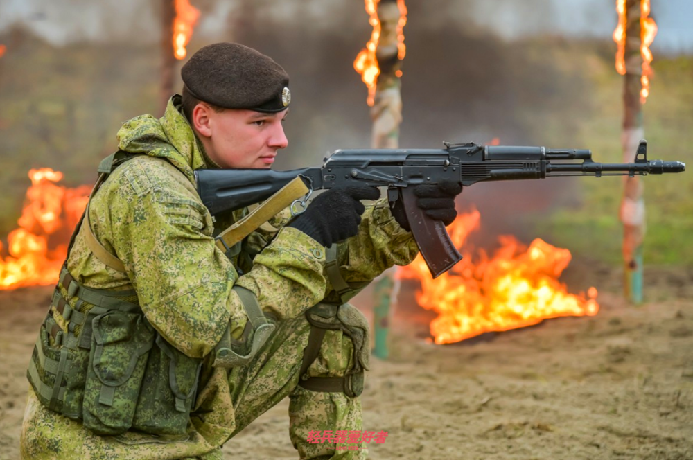180度空中转体射击毛熊不一般俄罗斯海军陆战队士兵登陆演练