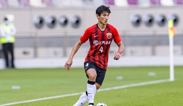 王燊超亚冠上演世界级停球小罗见了也得自叹不如谁还敢嘲笑他