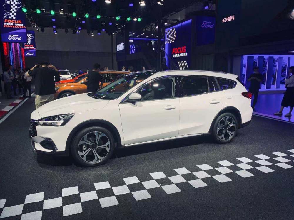 福克斯猎装版亮相,售价15.38万元