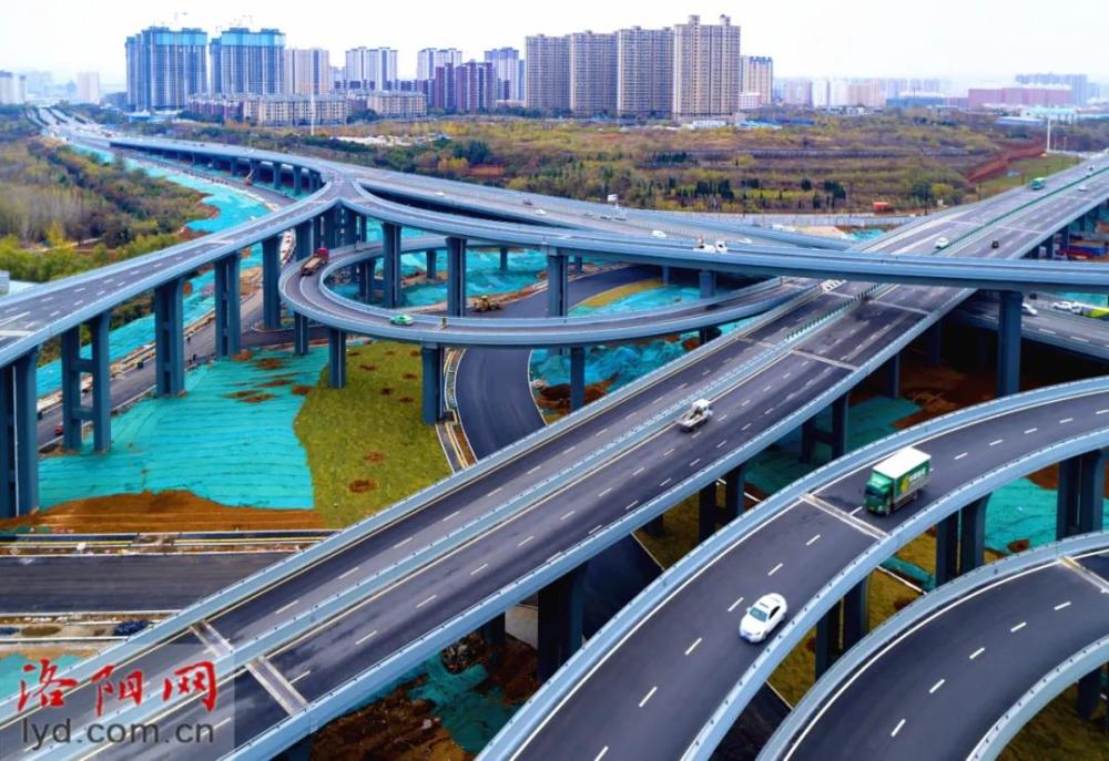 明日通车洛阳在建最大立交翠云峰立交主体完工