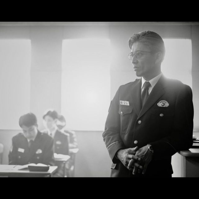 木村拓哉《教场2》终于杀青，“风间教官”收花，曾被同剧鲜肉拖累重拍_腾讯新闻