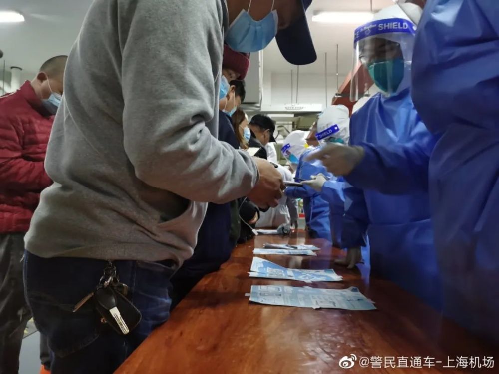 浦东机场相关人员连夜核酸检测-WordPress极简博客