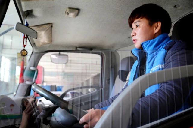 中通女司机珊珊:哪有什么超人,只有咬牙坚持的人