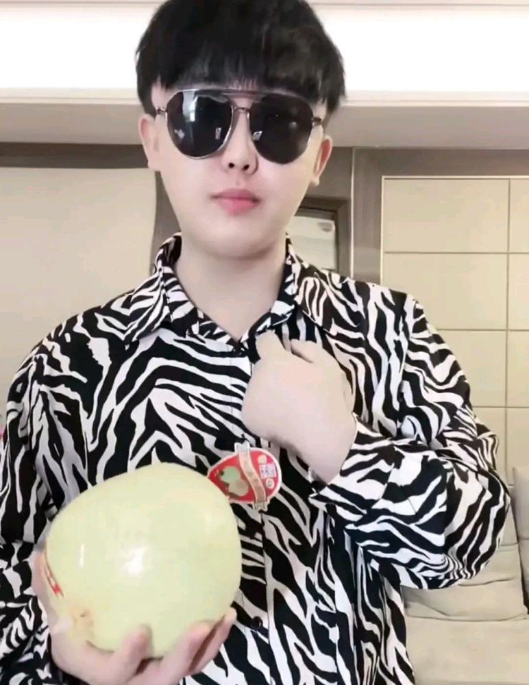 赵本山女儿球球当师傅徒弟可乐身价十亿散打哥出十亿买合同