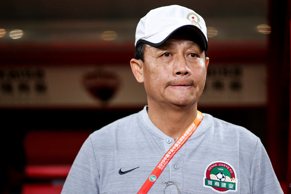 一天抽4包烟带泰达中超保级,57岁老炮王宝山:你不懂我的焦虑_腾讯新闻