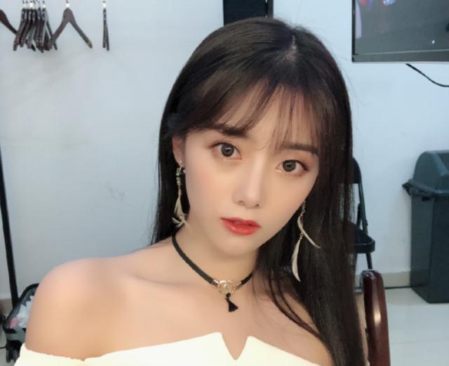 lpl美女主持小钰人设崩塌rookie也无能为力她的第一有水分么