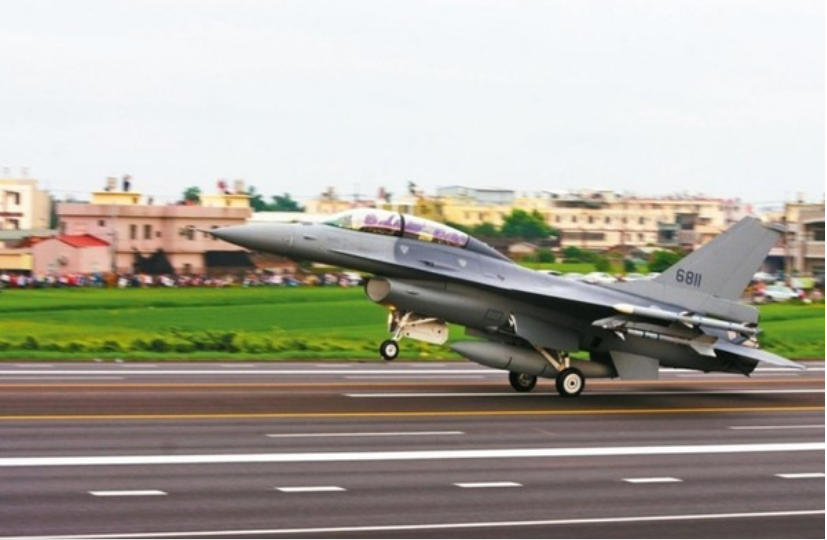 台军战机神秘失踪已近4天投诚大陆还是坠海身亡专家一针见血