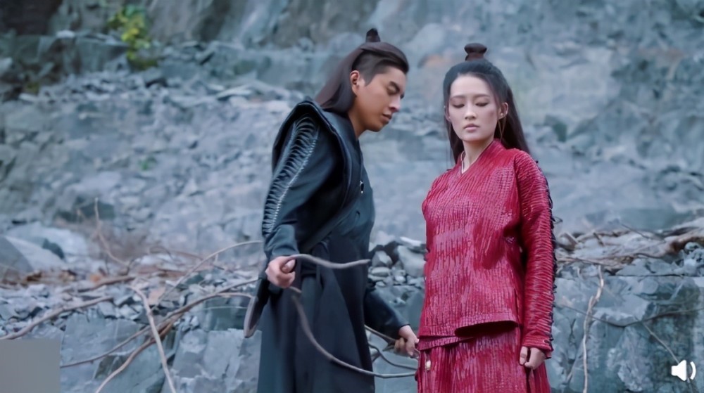 狼殿下渤王强吻了摘星李沁采访时吐槽王大陆演吻戏是拔火罐