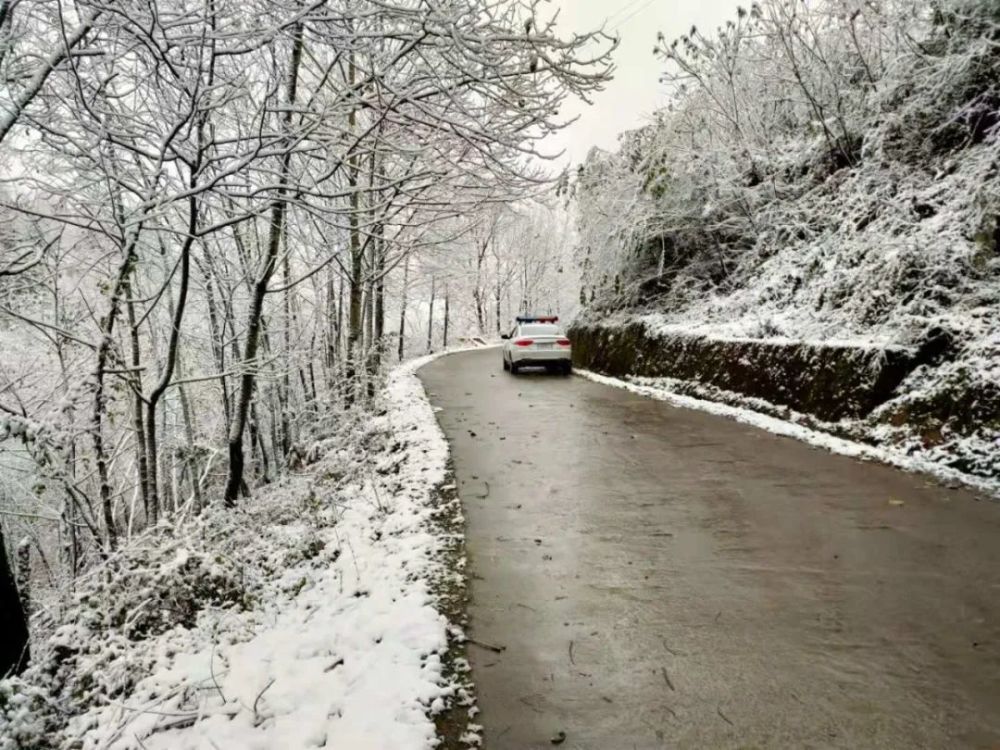 城郊中队实时路况:辖区目前小雨,路面湿滑,目前各条道路畅通,s310省道