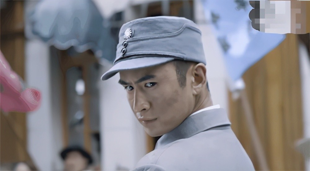 而张云龙饰演的王云山,本应该是个铮铮铁骨的硬汉,在剧中竟然还有跟"