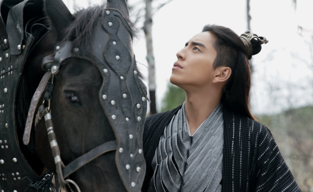 狼殿下导演熬出头曝氧气瓶成必备台词肖战打戏快吐了称呼却成亮点