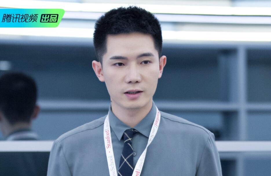 当然还有自带学霸光环的斯坦福才子王骁,从他出场开始就自带优越感