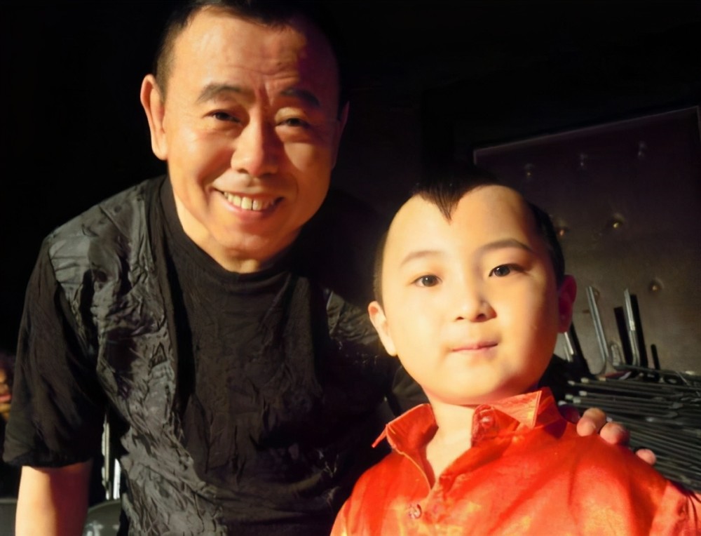 年画娃娃邓鸣贺8岁离世生前一直做父母摇钱树被网友称童子命