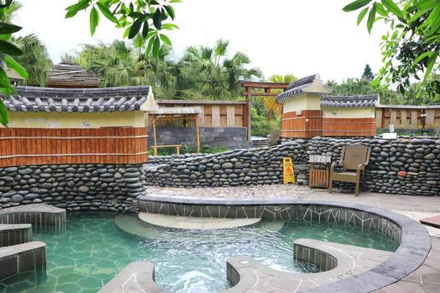 赏雪泡无边汤池成都周边最强温泉攻略最快12h