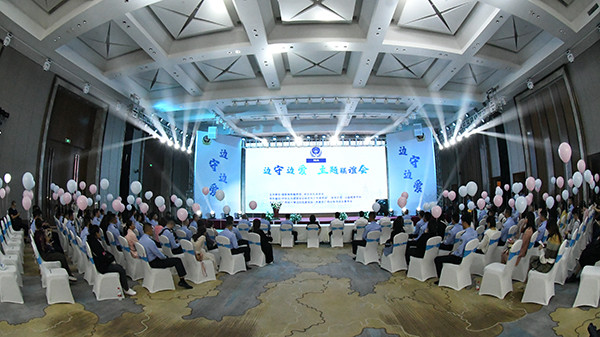 国家移民管理局边守边爱主题联谊会在广西东兴举行