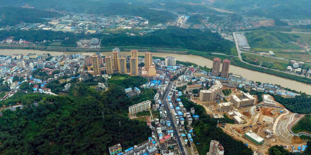 云南红河州人口最少的县,县城和越南城市隔河相望,区位优势独特