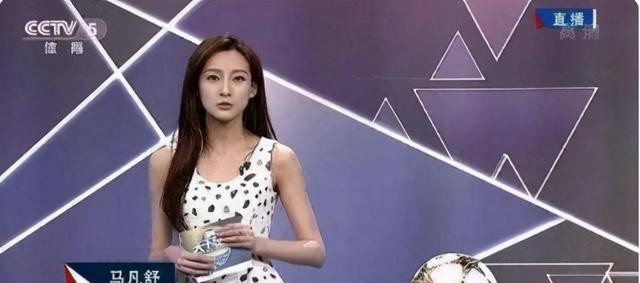 央视主持马凡舒走秀泳裤意外滑落淡定走完全程谁爱看谁看