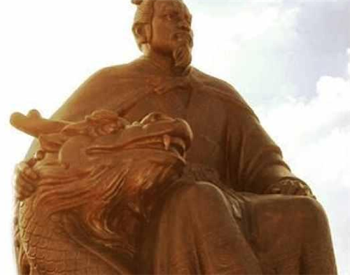 孔甲帝念刘累御龙有功,就封他为御龙氏,刘累便有些沾沾自喜,结果雌龙