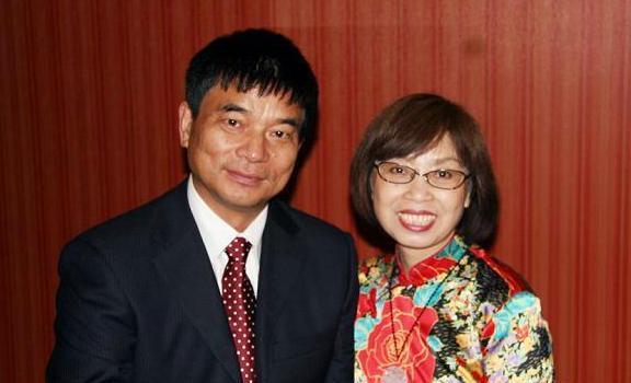 2000万零花钱随便花,其妻却开了6家公司,赚得百亿身家|刘永好|李巍