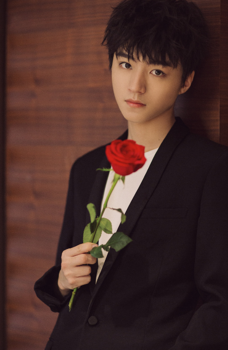 愿和王俊凯同台,看清他晒出的体重,秒懂了