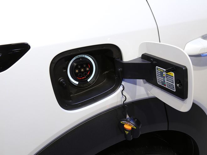 领克06 phev正式亮相车展