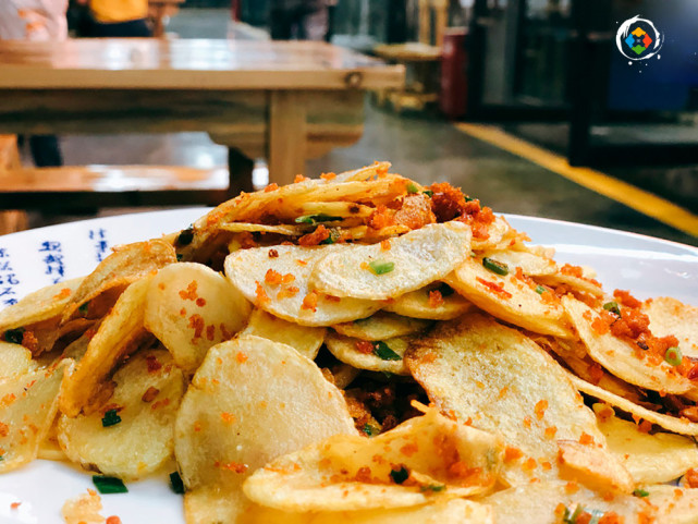 渣海椒配洋芋饭在重庆熙街遇见家乡味道满满的农家特色