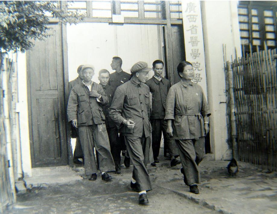 1949年10月1日,李德全参加了开国大典.